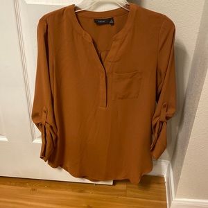 Blouse with front pocket.